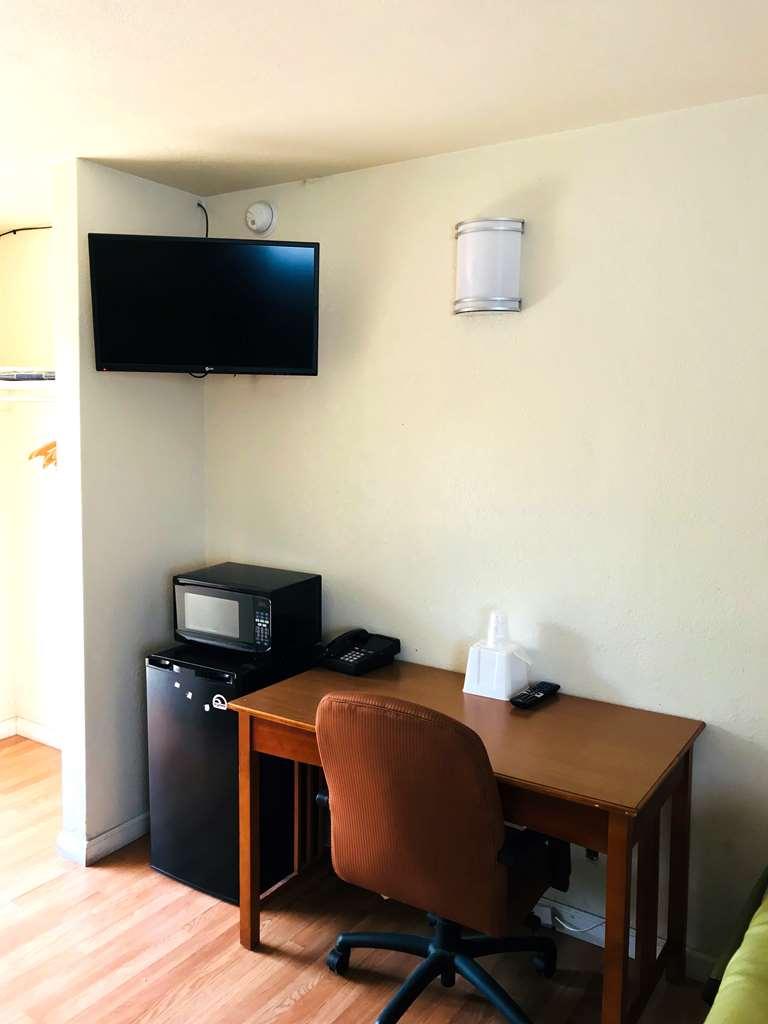 Americas Best Value Inn Visalia Room photo