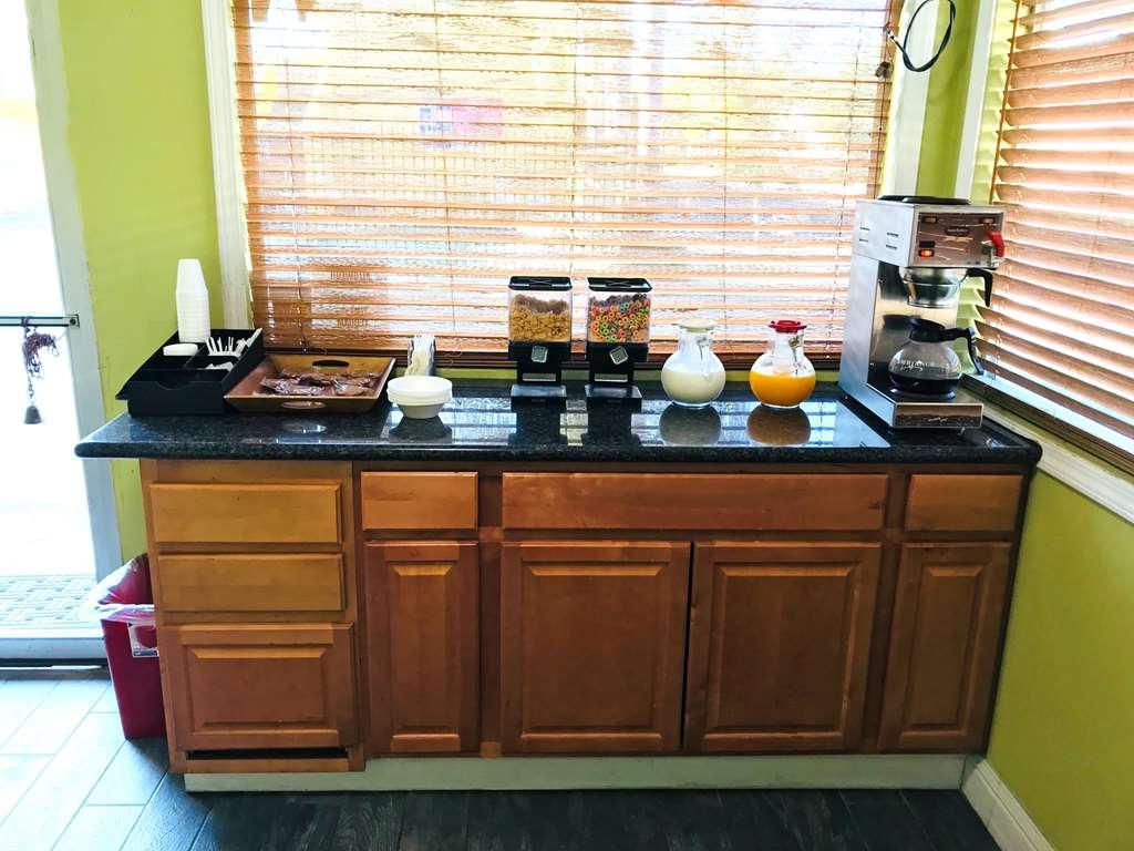 Americas Best Value Inn Visalia Facilities photo