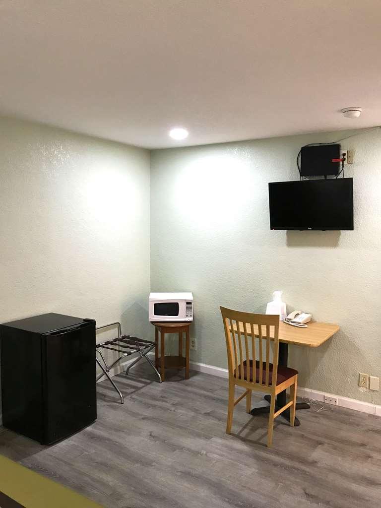 Americas Best Value Inn Visalia Room photo