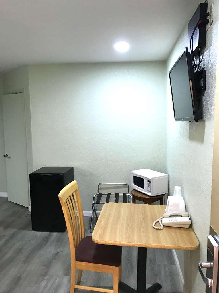 Americas Best Value Inn Visalia Room photo