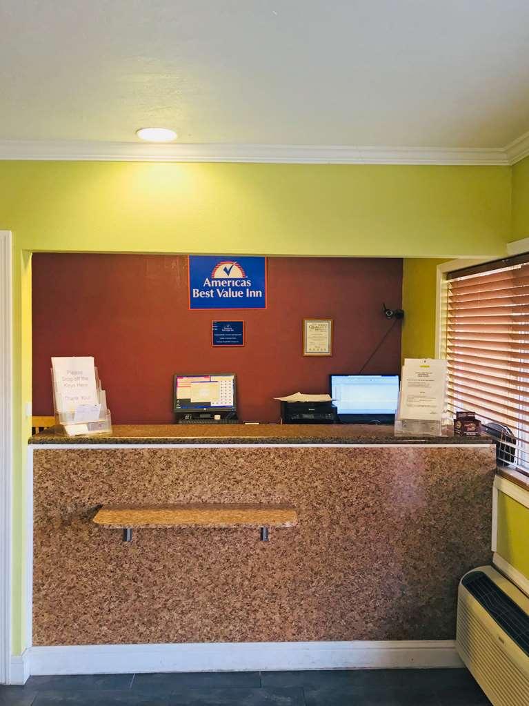 Americas Best Value Inn Visalia Interior photo