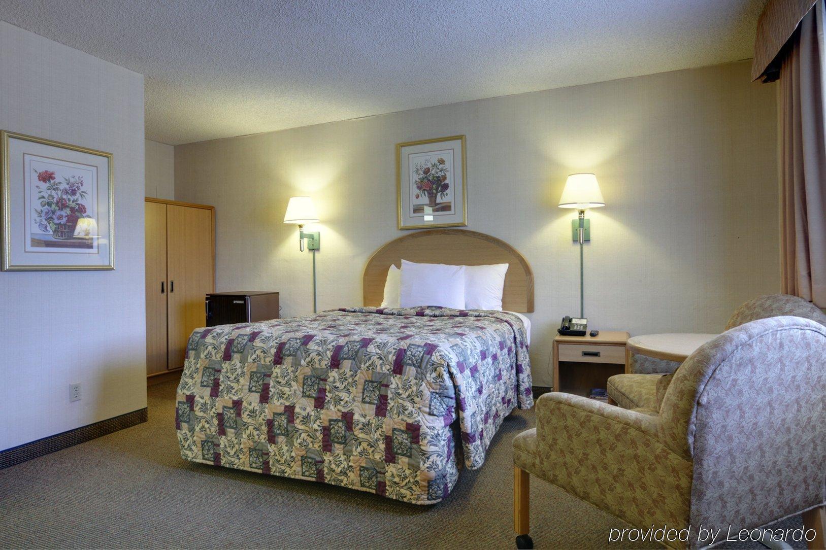Americas Best Value Inn Visalia Room photo