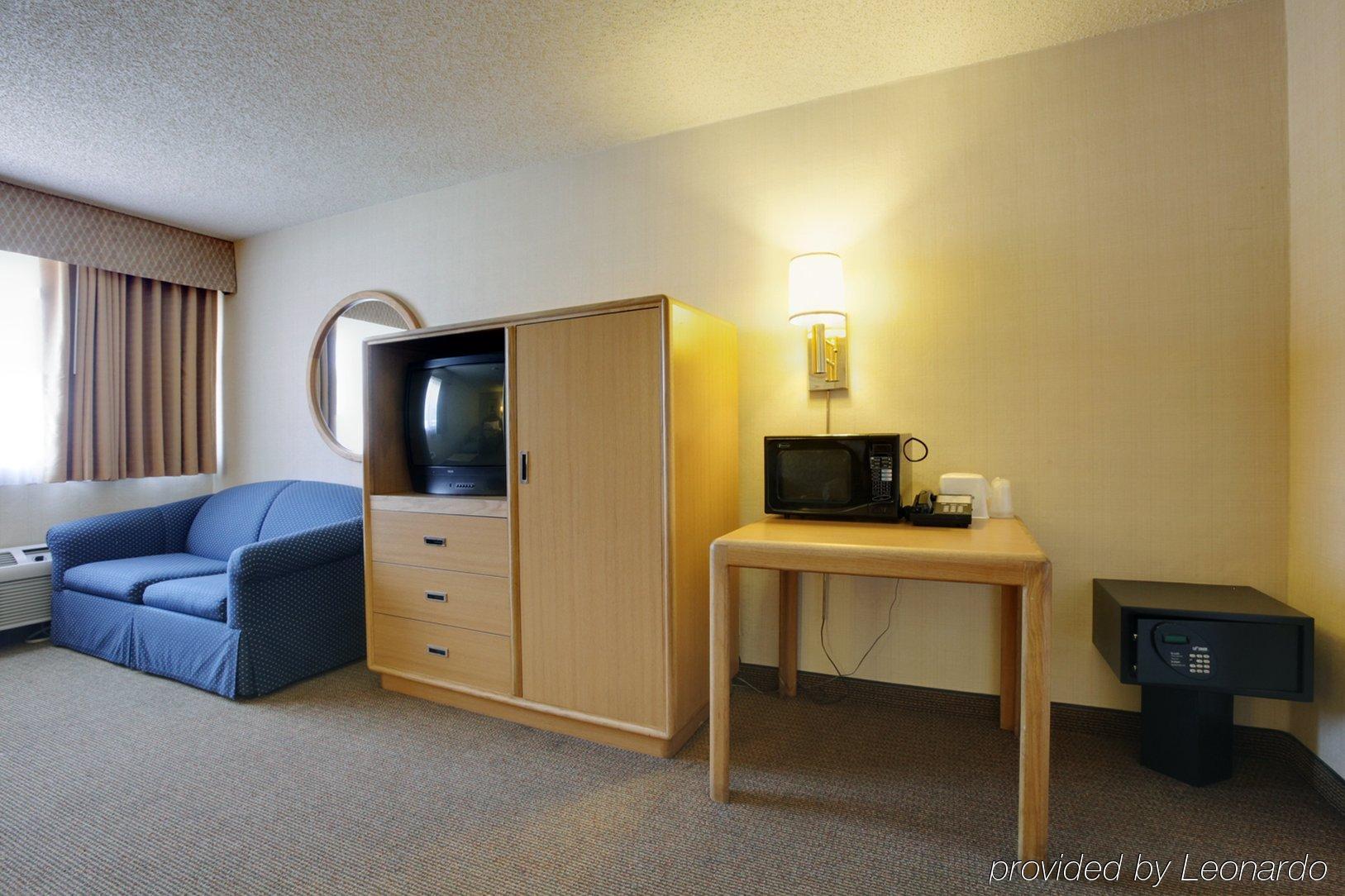 Americas Best Value Inn Visalia Room photo