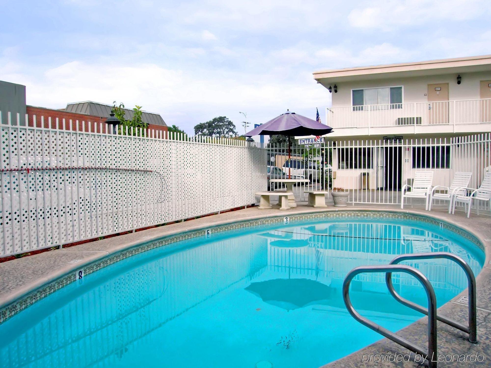 Americas Best Value Inn Visalia Facilities photo