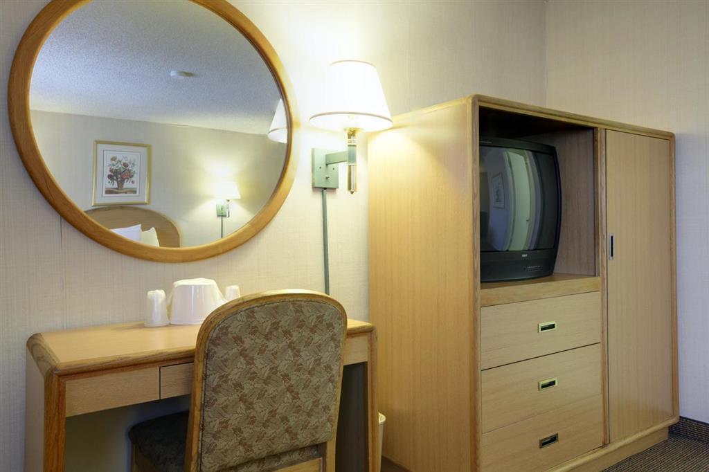 Americas Best Value Inn Visalia Room photo