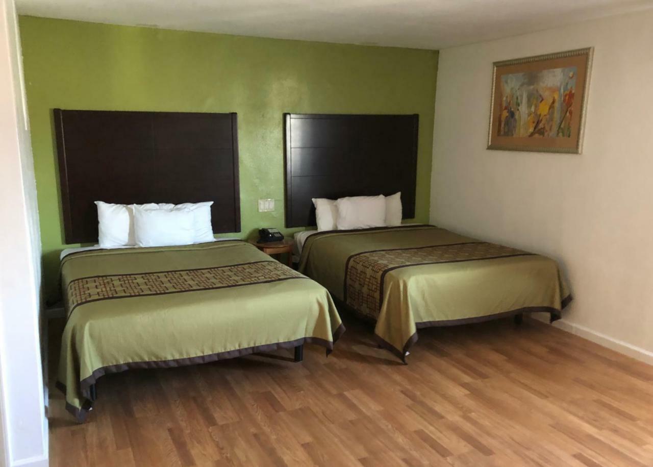 Americas Best Value Inn Visalia Exterior photo