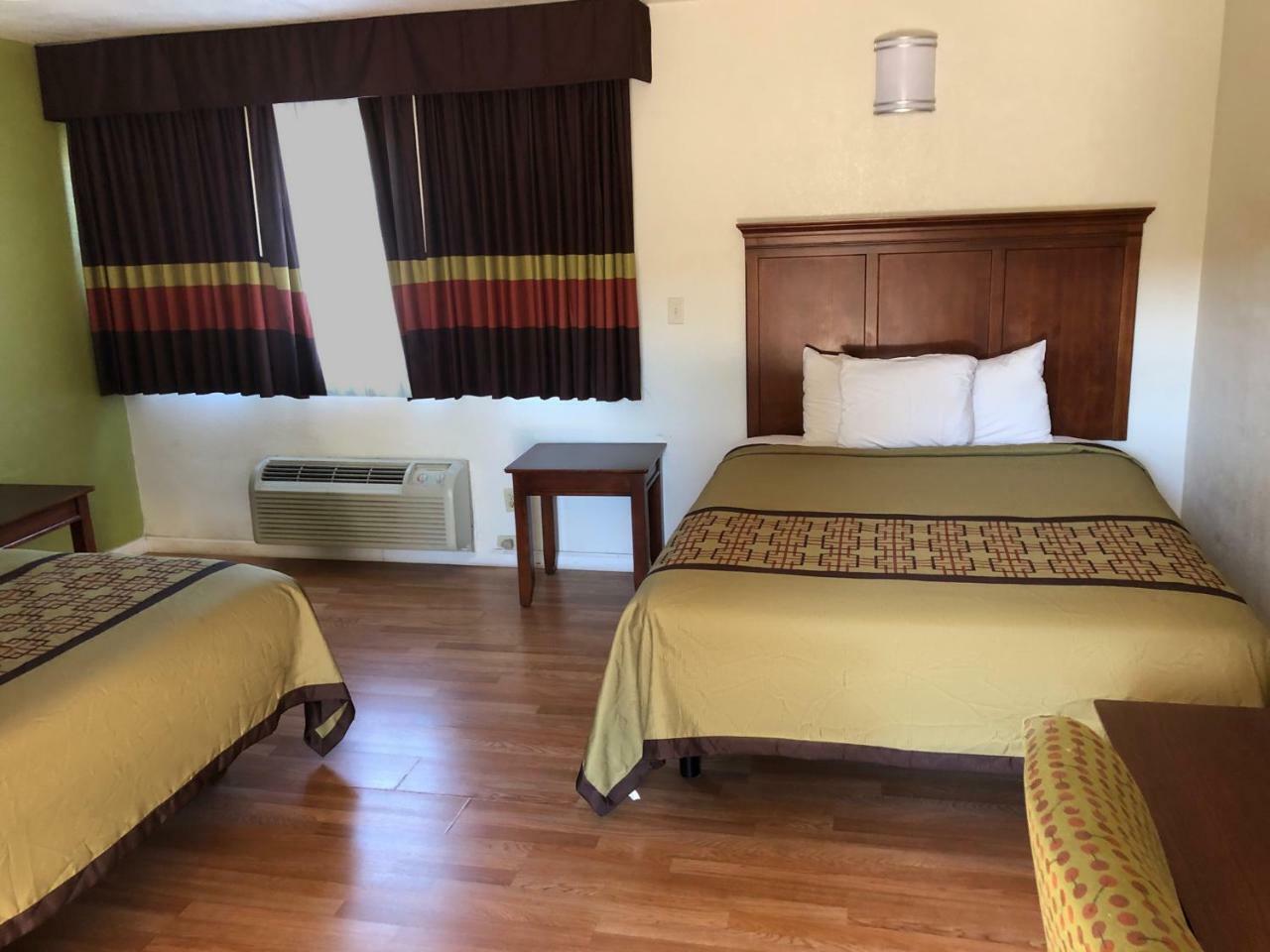 Americas Best Value Inn Visalia Exterior photo